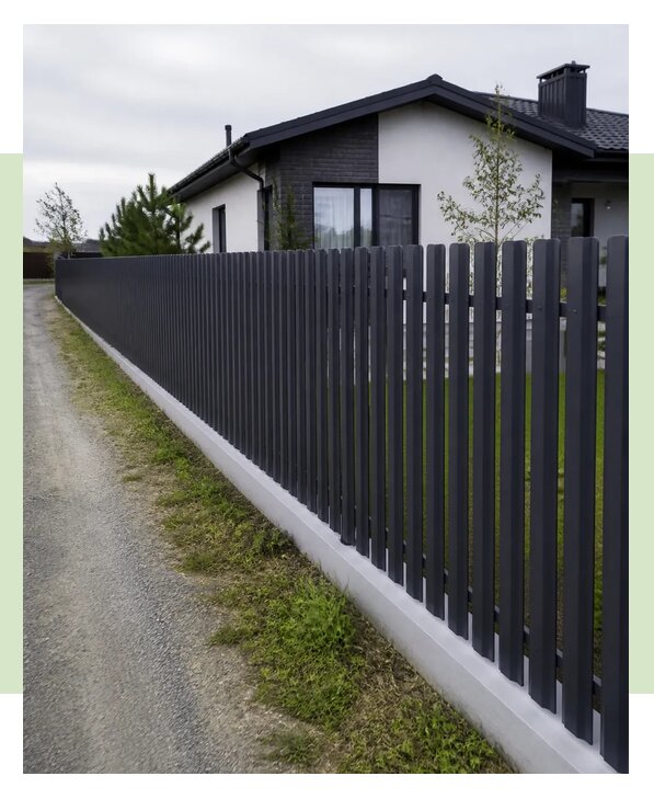 Забор из евроштакетника серый графит в Новокузнецке по цене от 4829 р. | ЗаборЭксеперт-Нвк